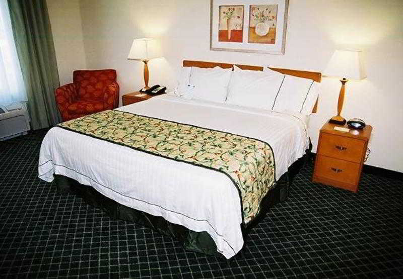 Fairfield Inn & Suites By Marriott קלרמונט חדר תמונה